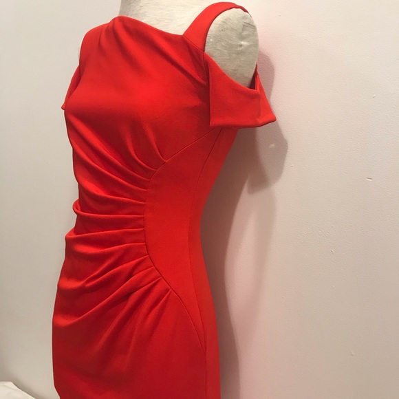 Karen Millen red front gathered sheath dress. NWT. Size 6 - Picture 4 of 13